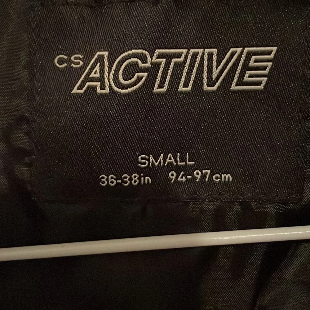 Winter Puffer Vest: Black size Small. CS ACTIVE - Picture 2 of 10